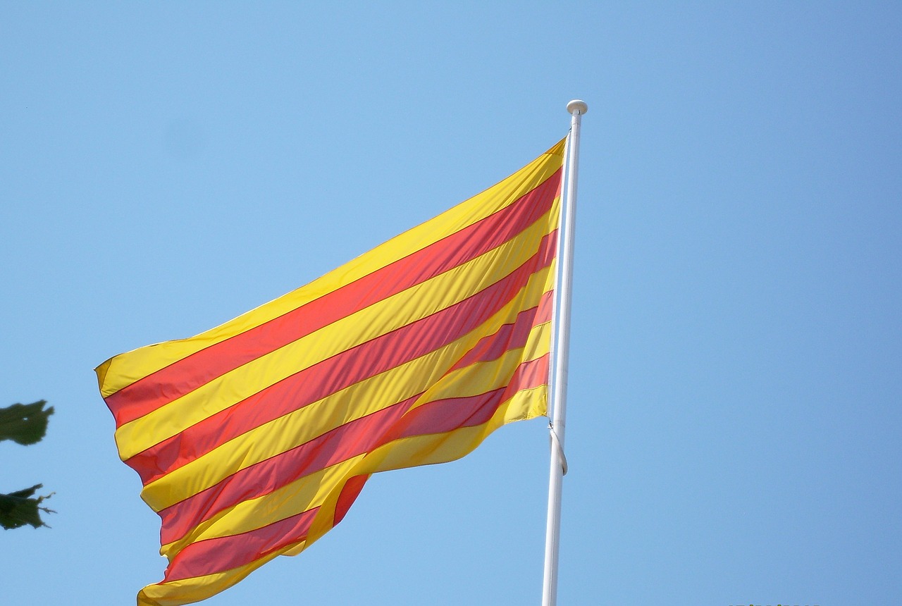 Image - flag kataloni sky the mast