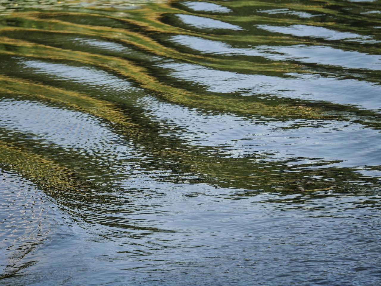 Image - water wave reflections lichtspiel