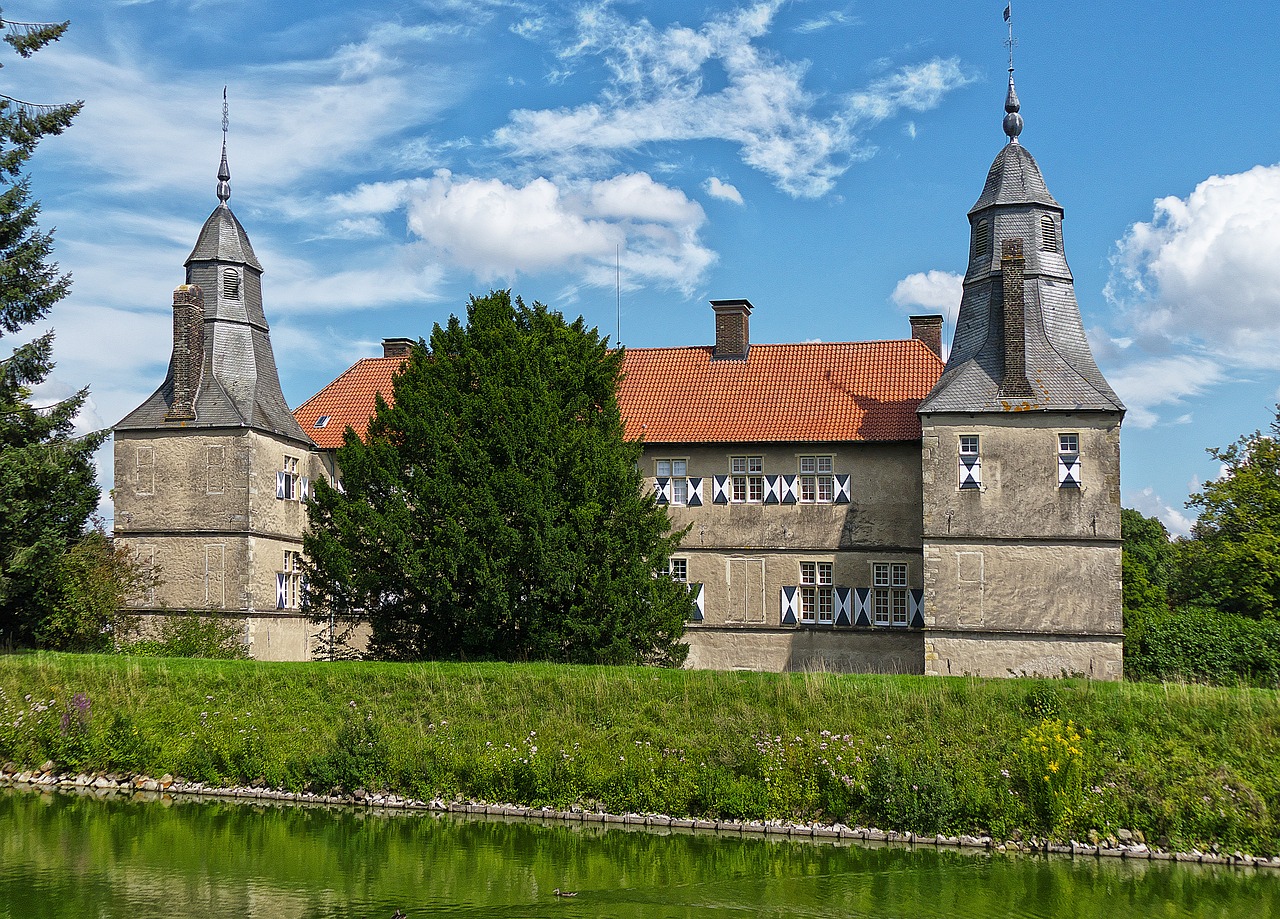 Image - castle moated castle moat