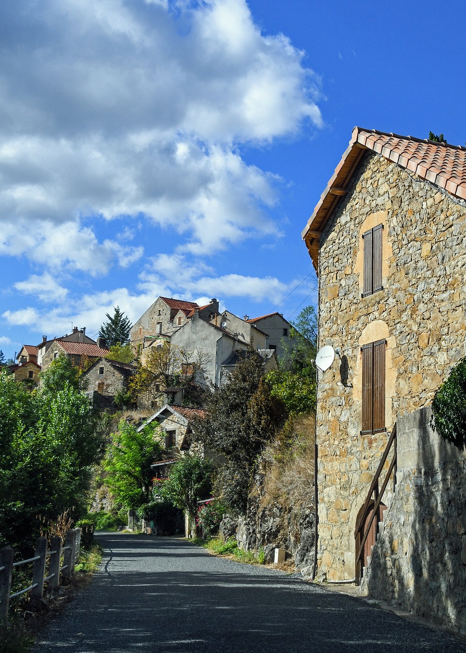 Image - house village lozère road