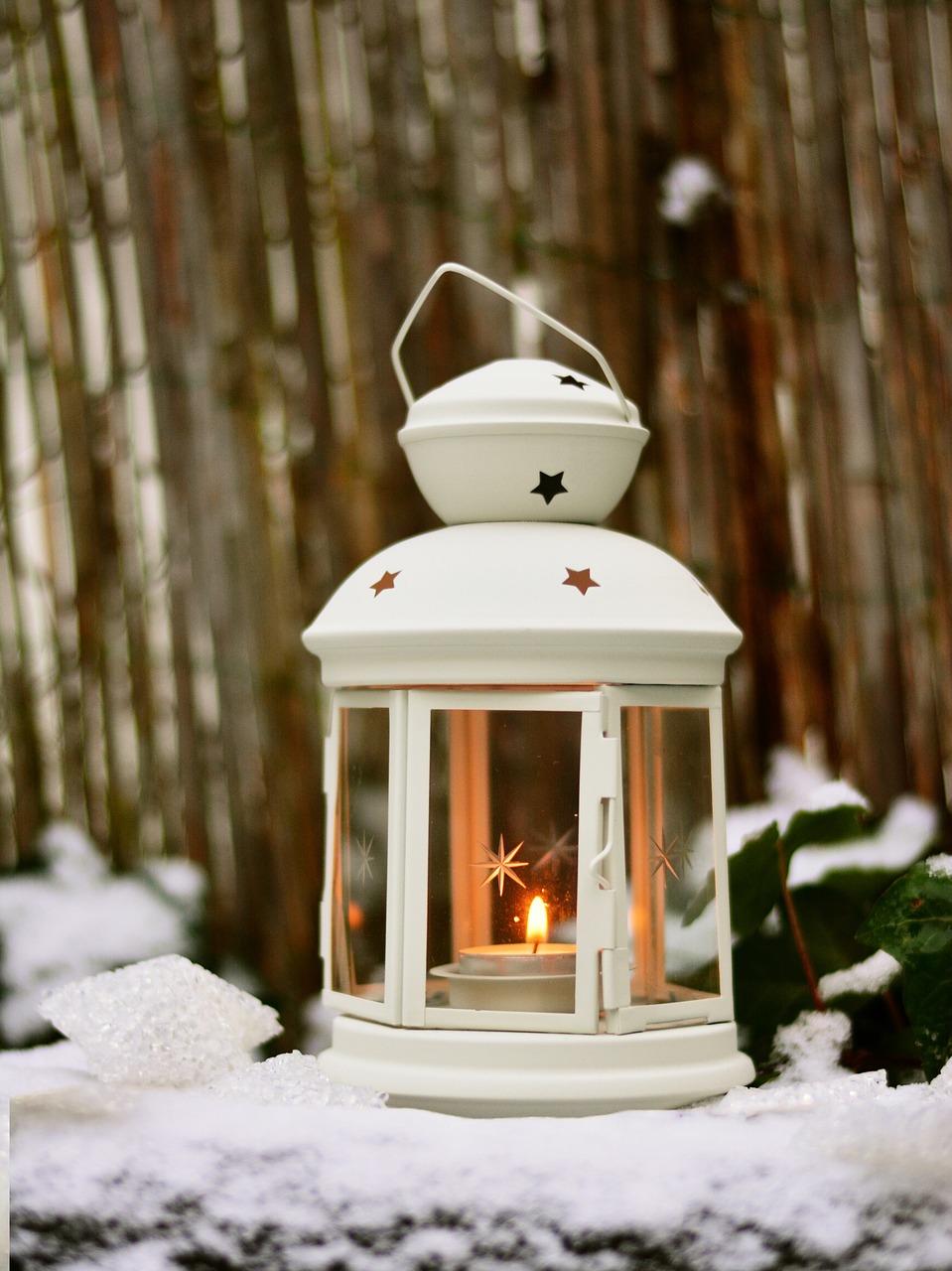 Image - lantern light snow winter