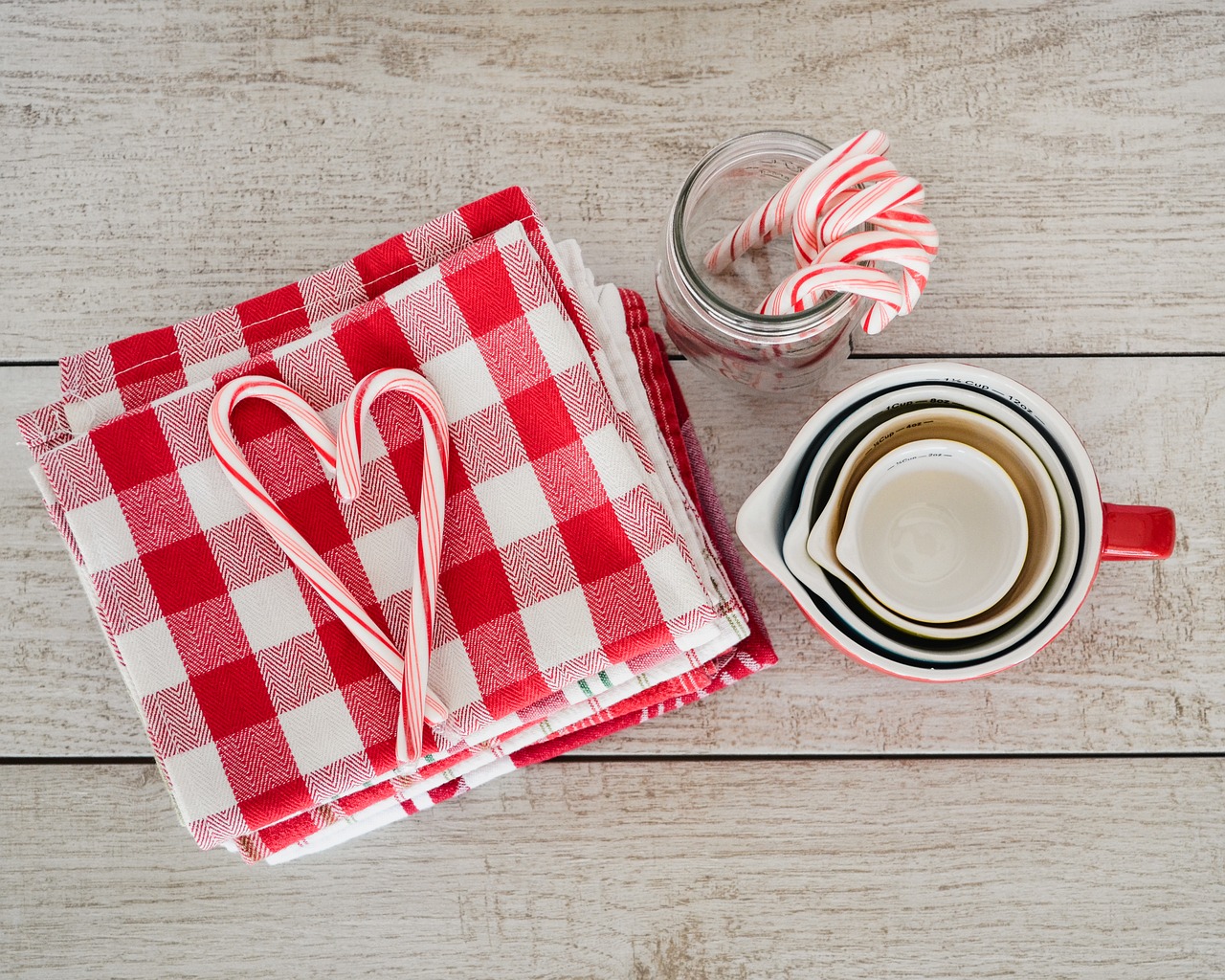 Image - holidays red white candy canes