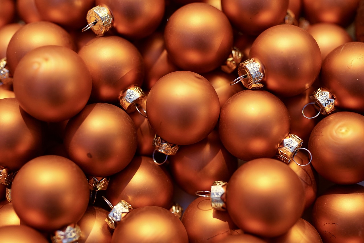 Image - christmas balls tree decorations