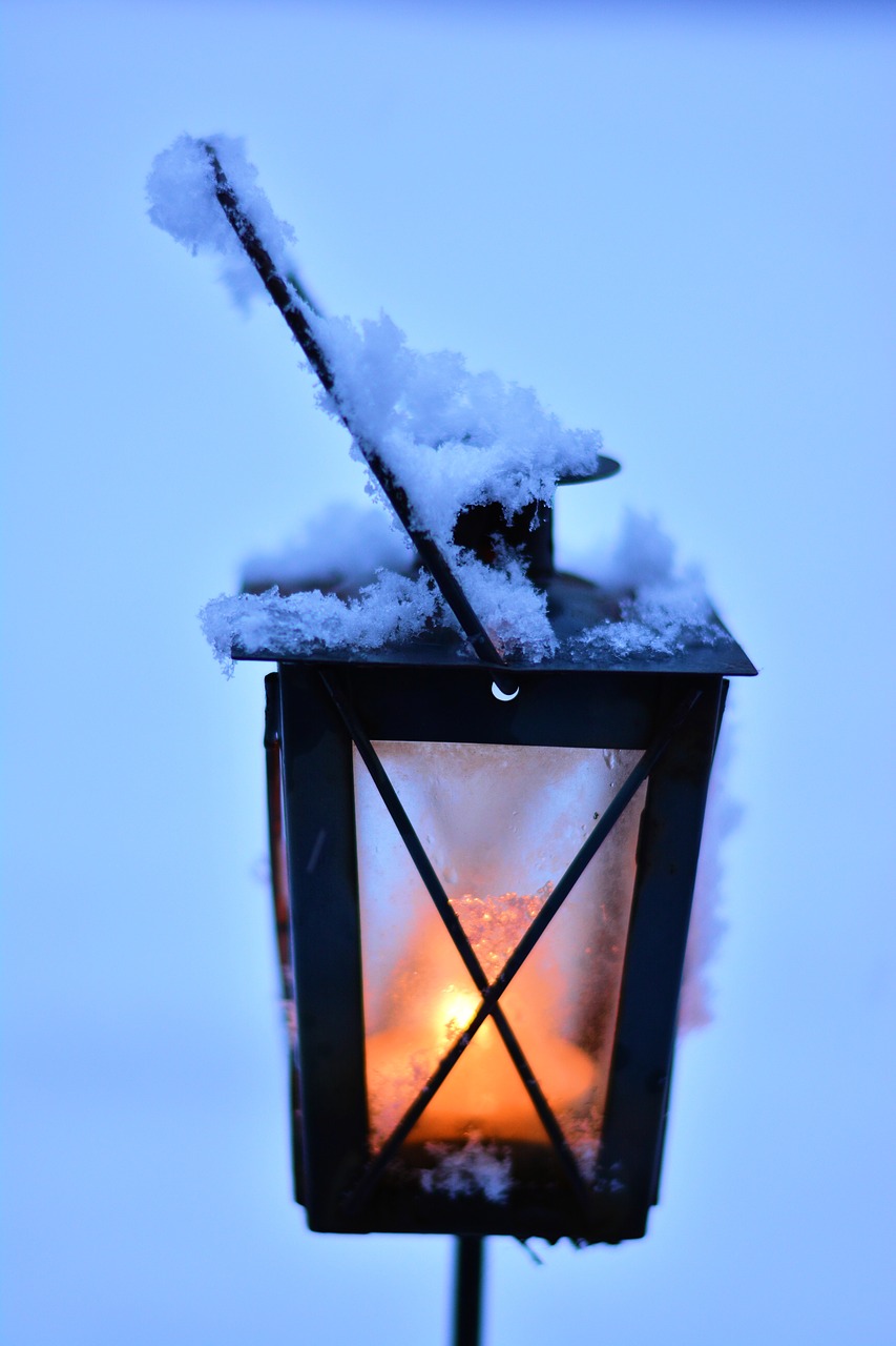 Image - lantern winter snow snowy light