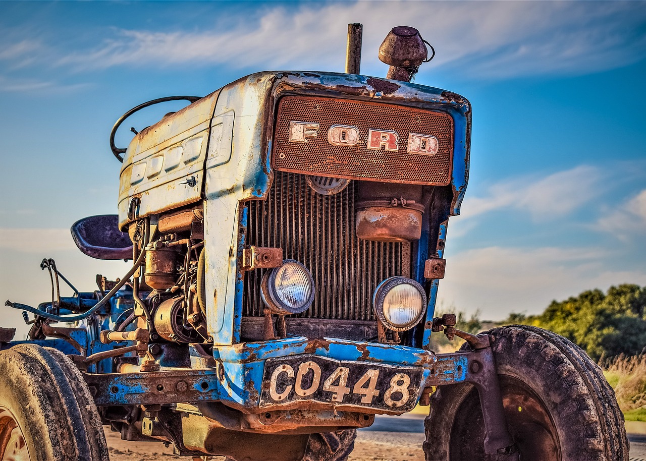 Image - tractor farm countryside