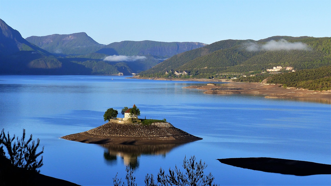 Image - landscape nature lake ile chapel