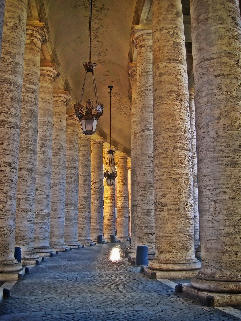 Image - bernini s colonnade st