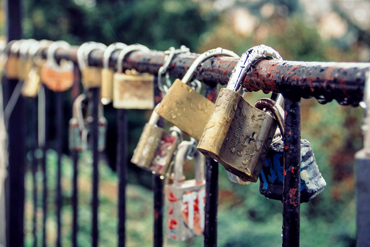 Image - love symbol castle bridge rain