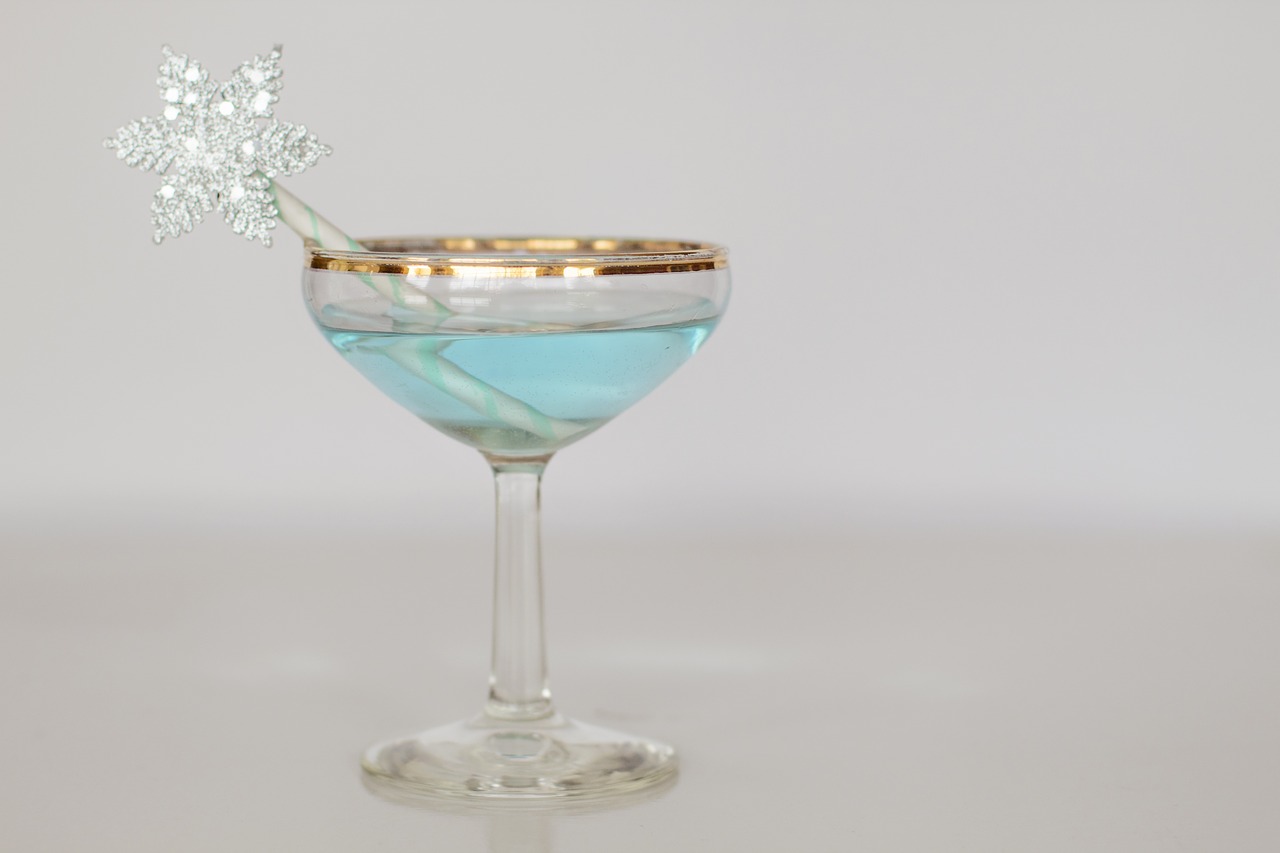 Image - winter martini snowflake cocktail