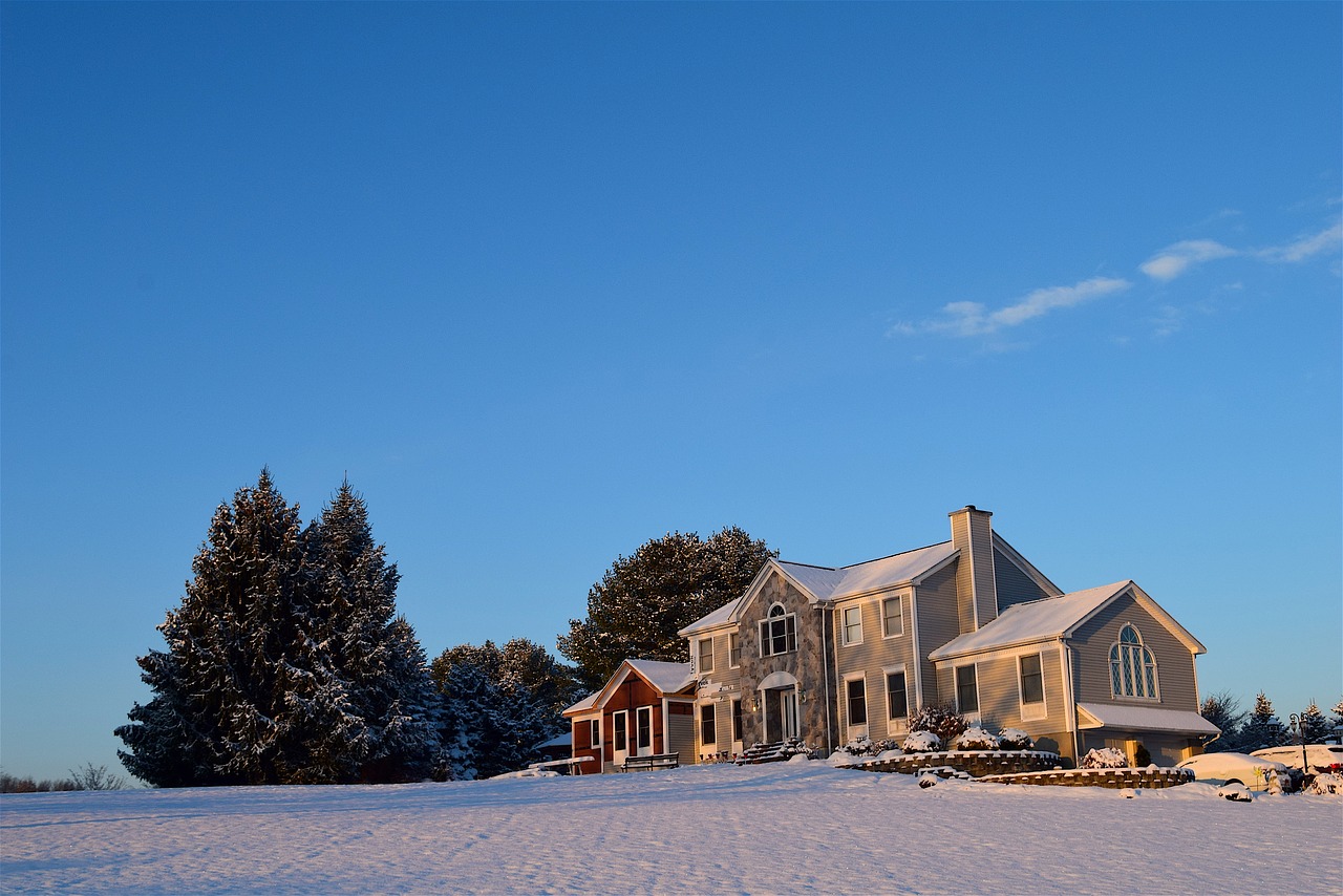 Image - house snow morning hill trees