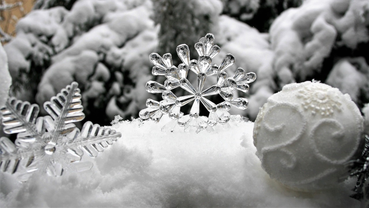 Image - ice stars christmas baubles snow