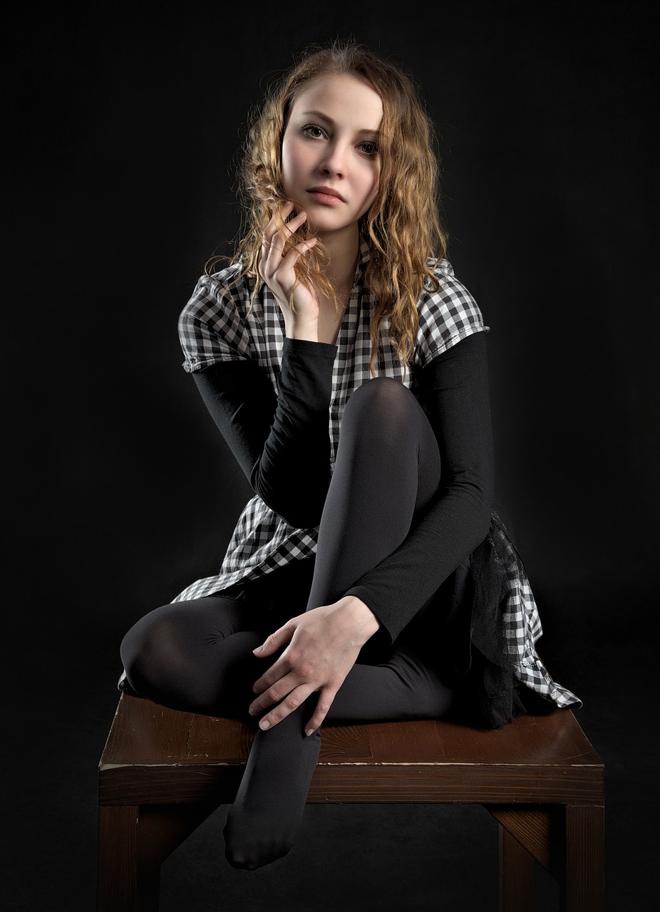 Image - woman girl character beauty table