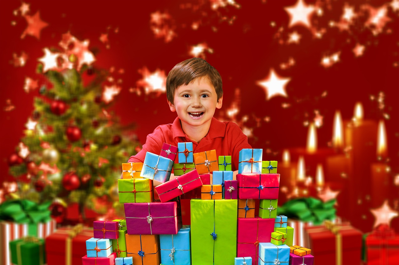 Image - christmas child boy gifts joy