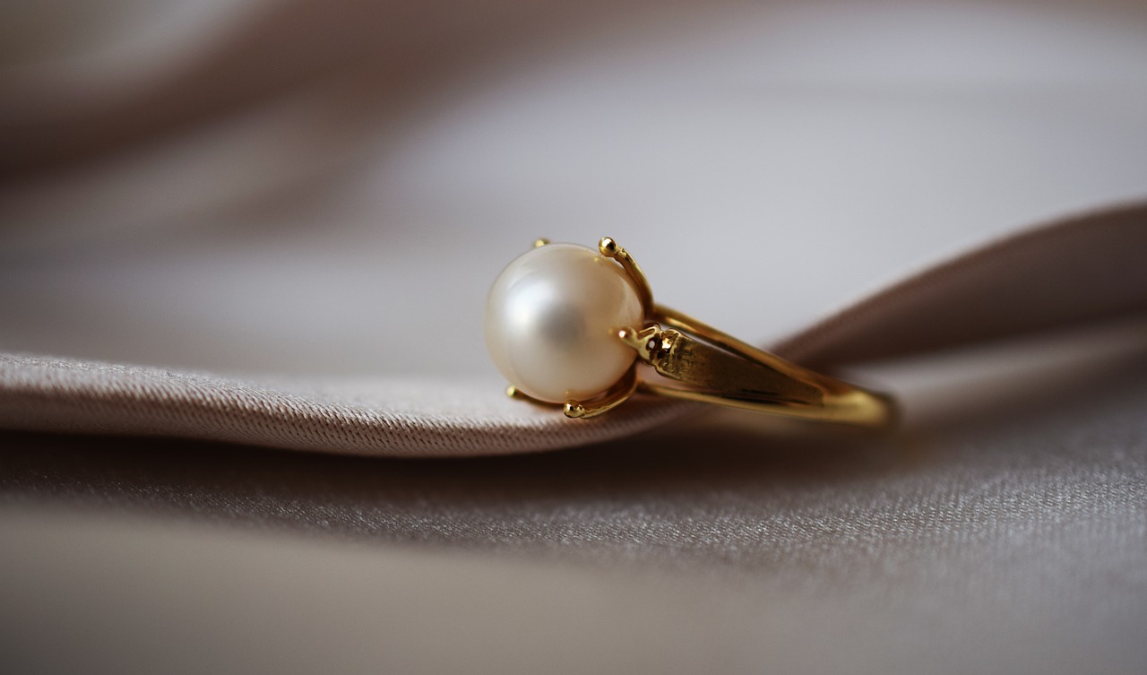 Image - ring pearl gold shine jewelry