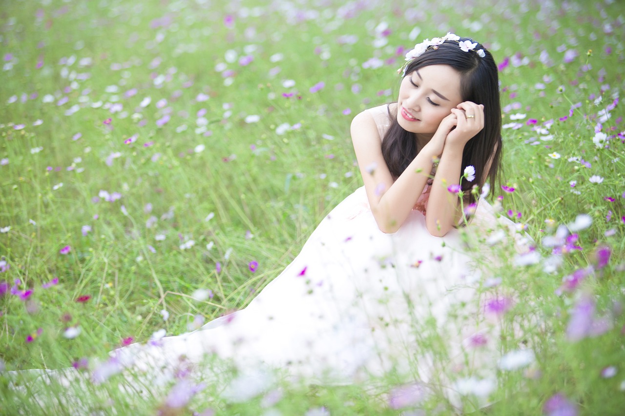 Image - flowers grassland girls
