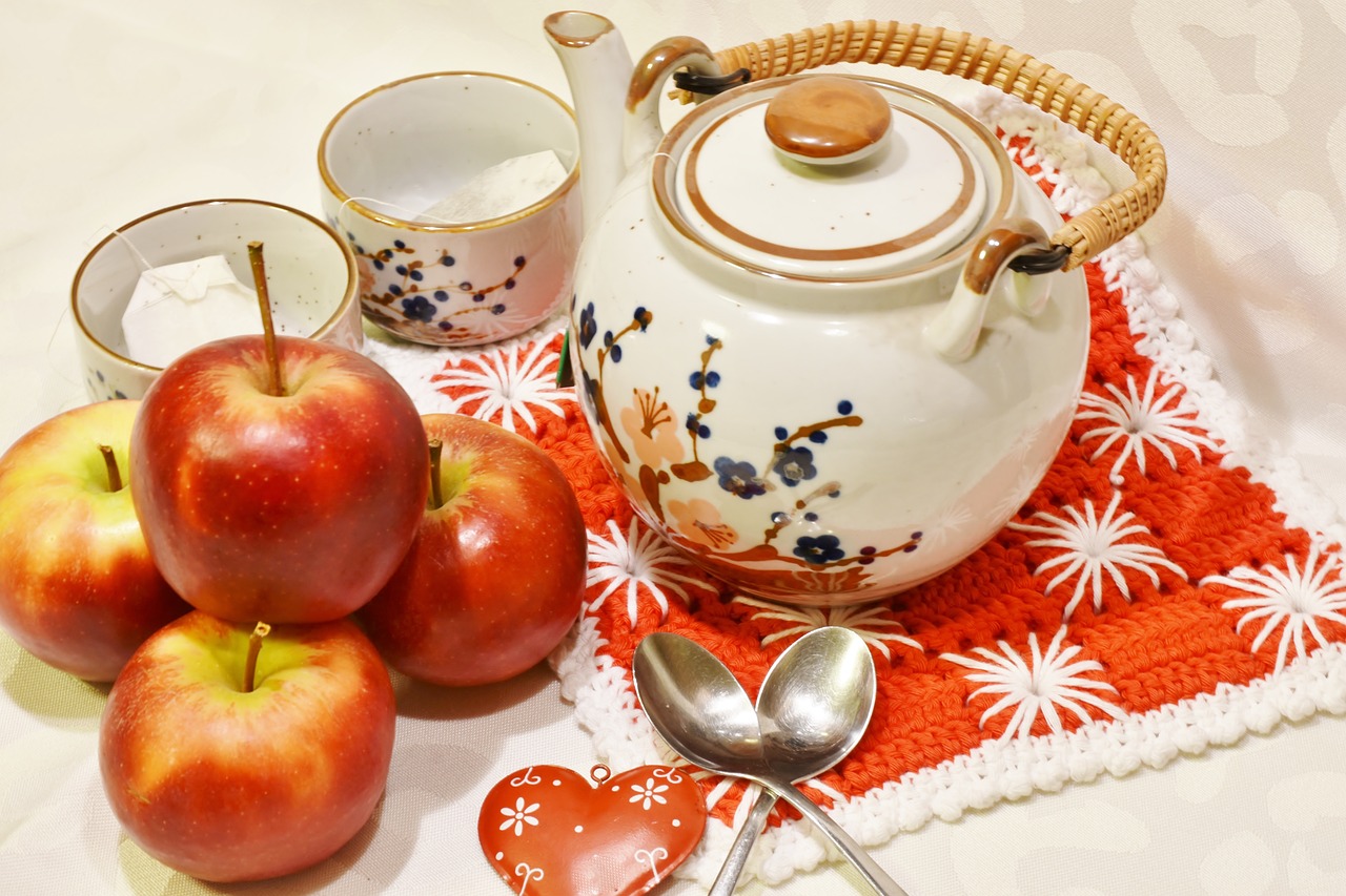 Image - tee cup pot apple drink table