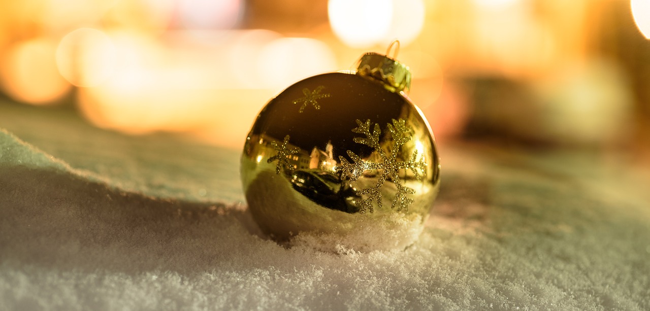 Image - christmas winter shiny golden snow