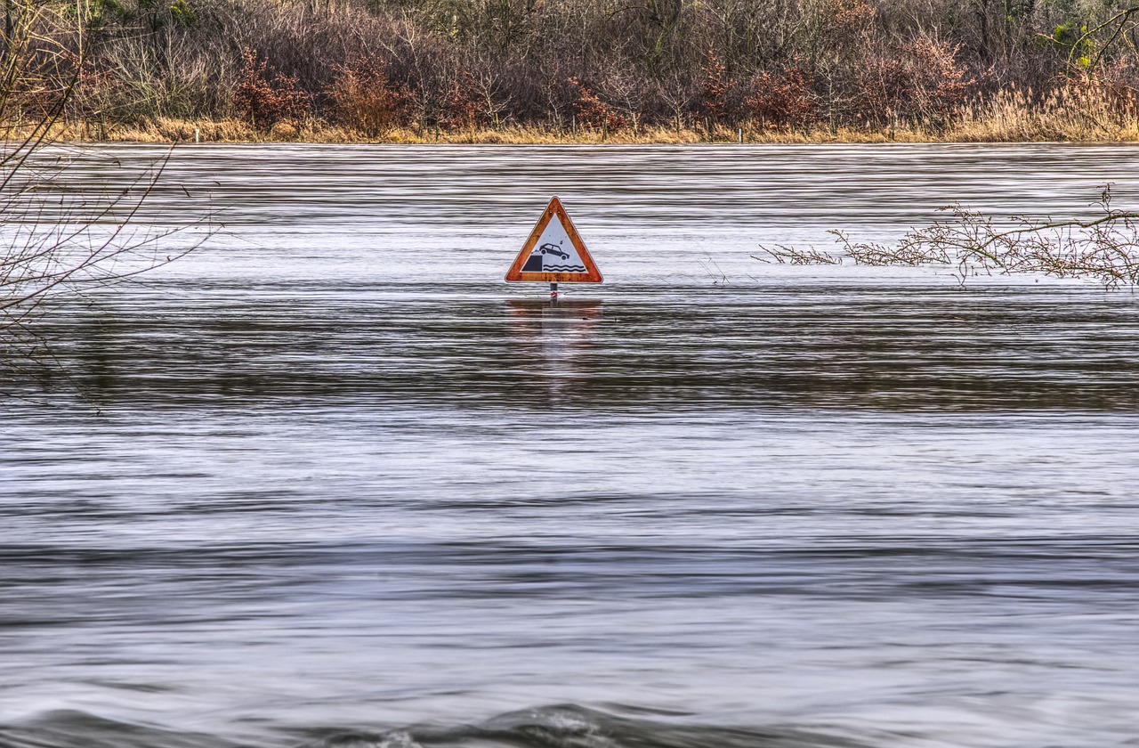 Image - high water flow river flooding