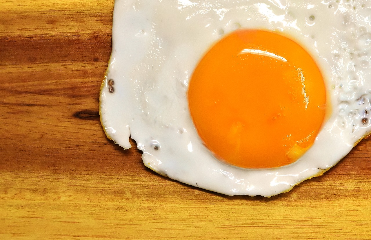 Image - fried egg yolk protein eat food