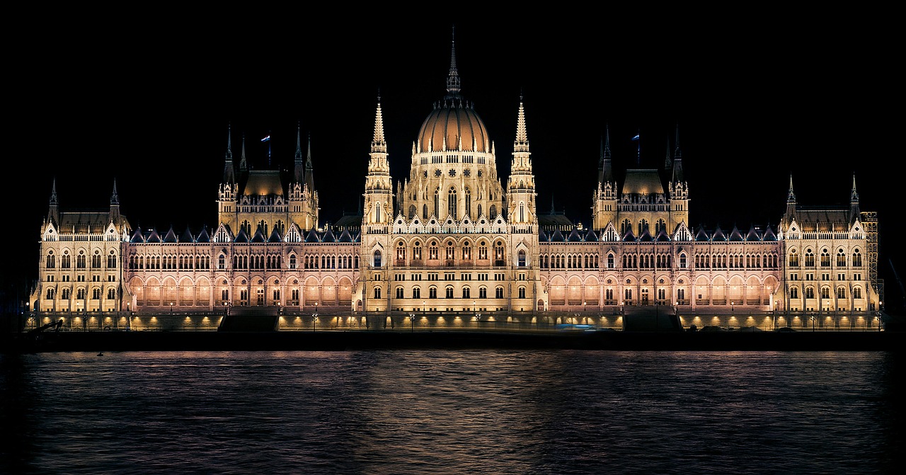 Image - hungarian parliament night budapest