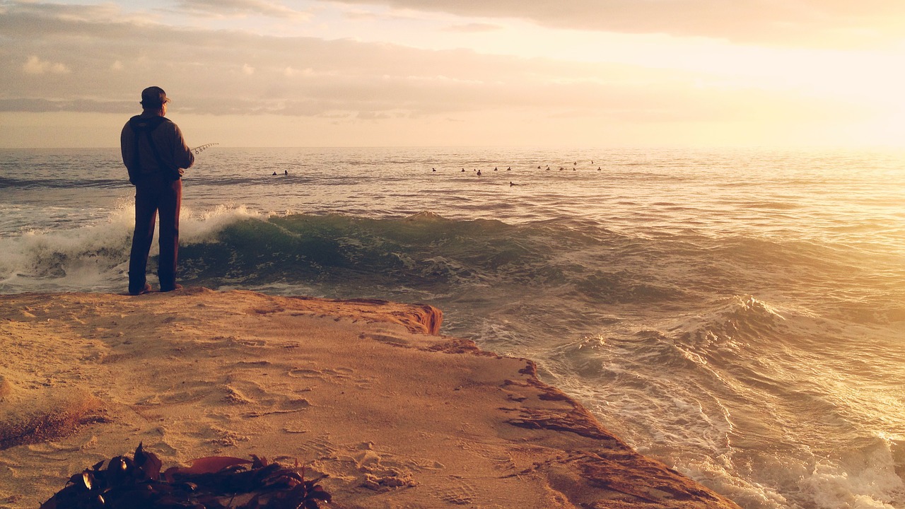 Image - fisher fishing alone man ocean