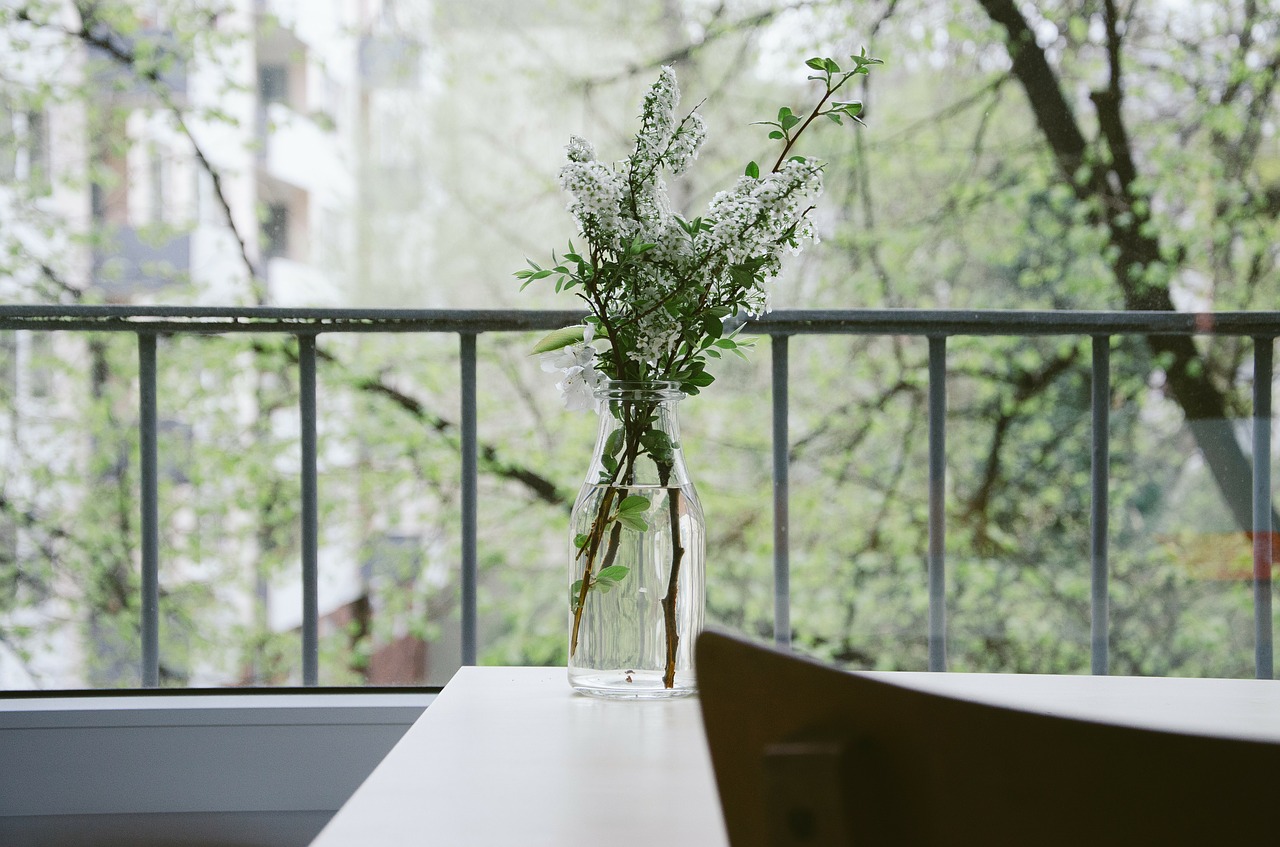 Image - flower vase vase balcony urban