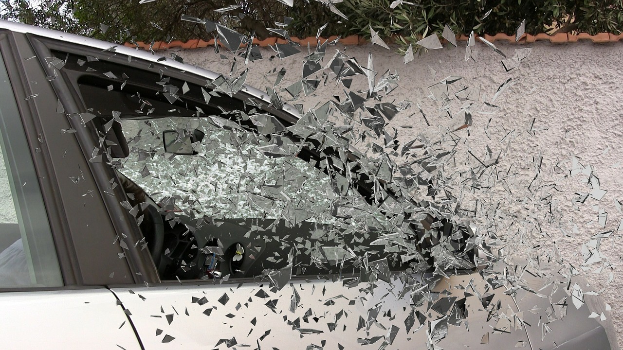 Image - car accident broken glass splatter