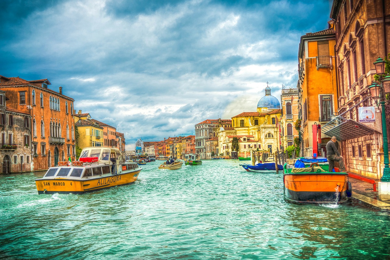 Image - venice italy gondola buildings