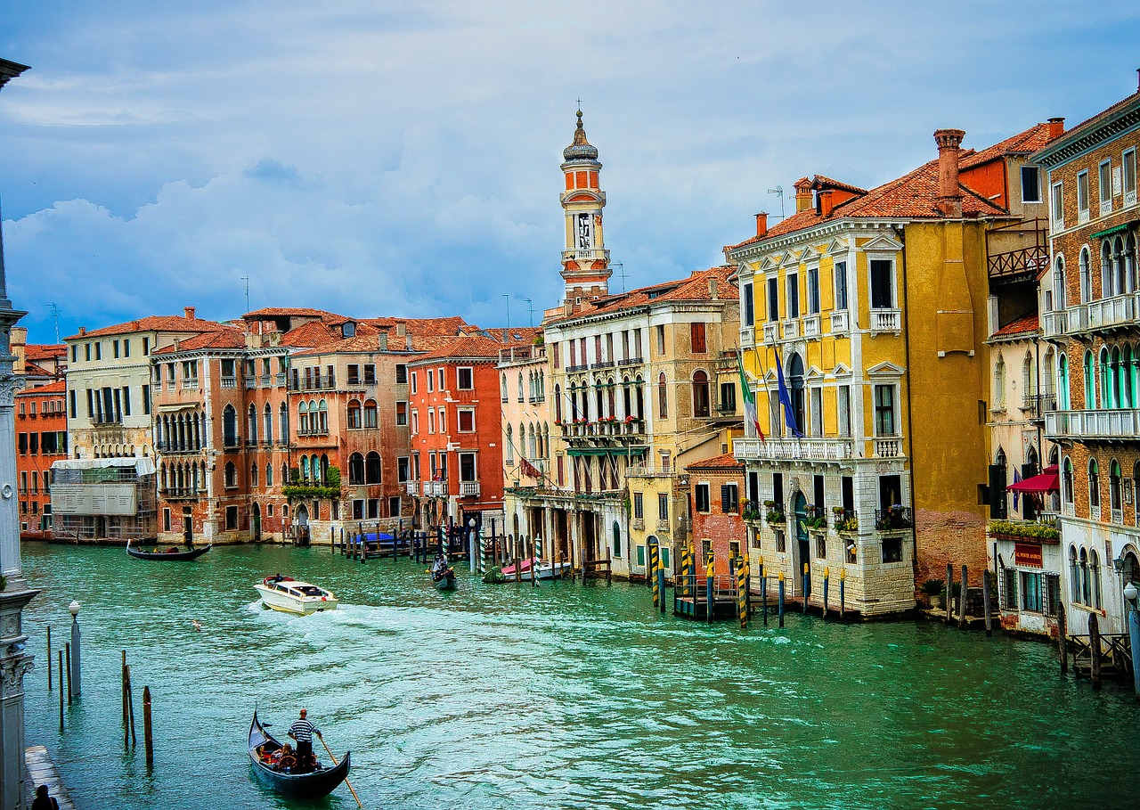 Image - venice italy gondola buildings