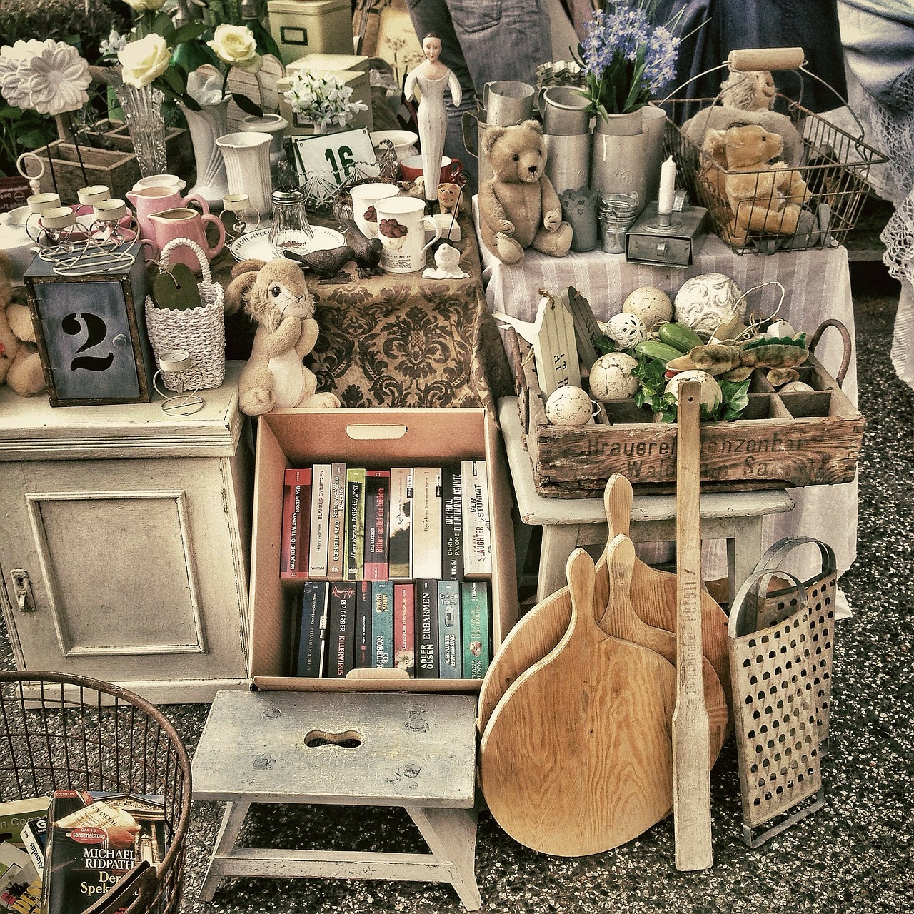 Image - flea market stand market antiques