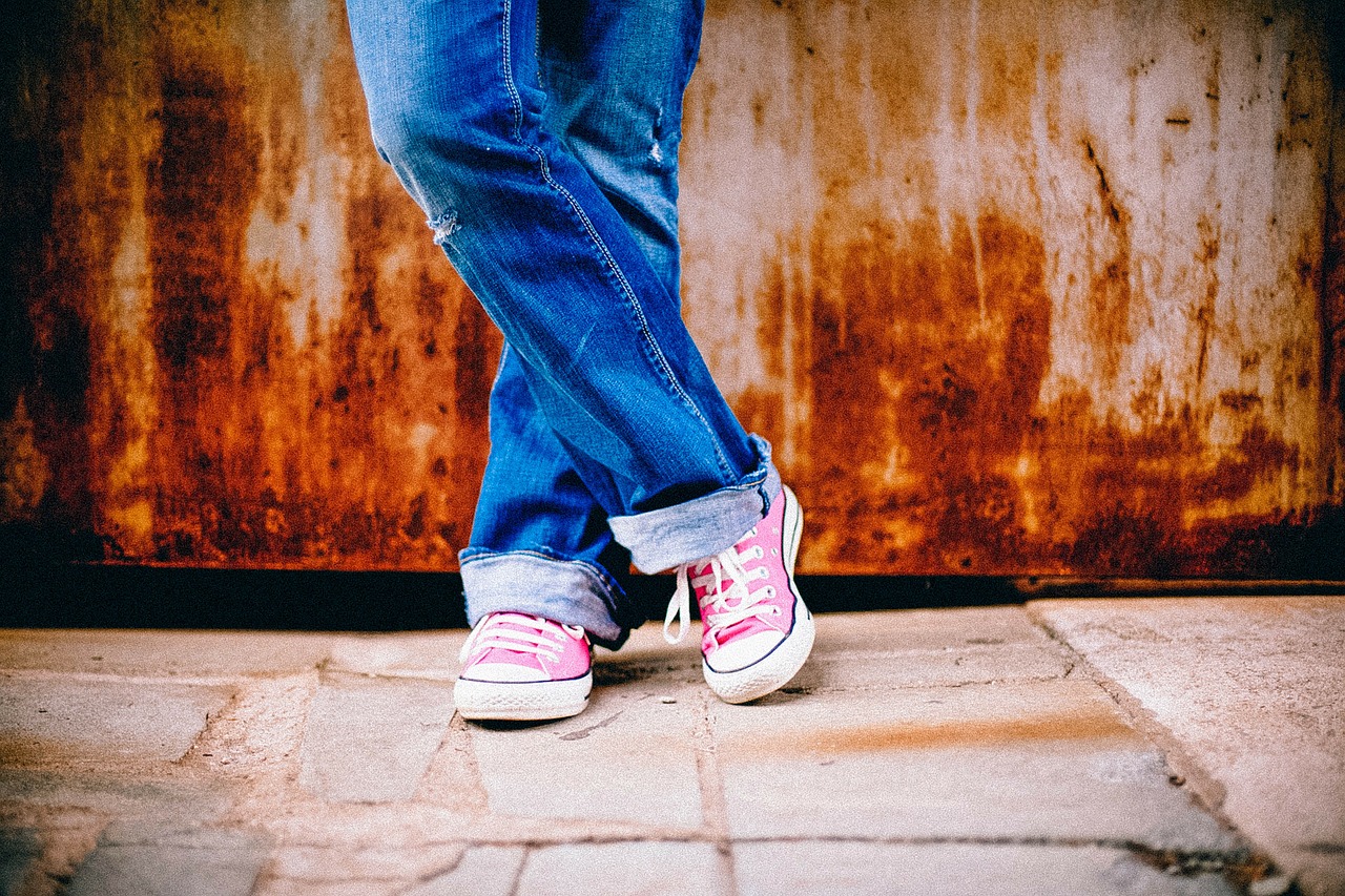 Image - feet legs standing waiting crossed