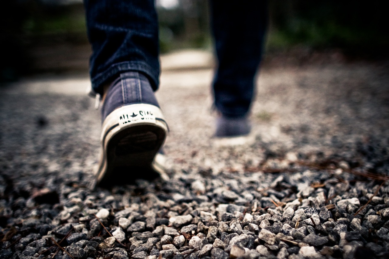 Image - walking feet gravel path shoes