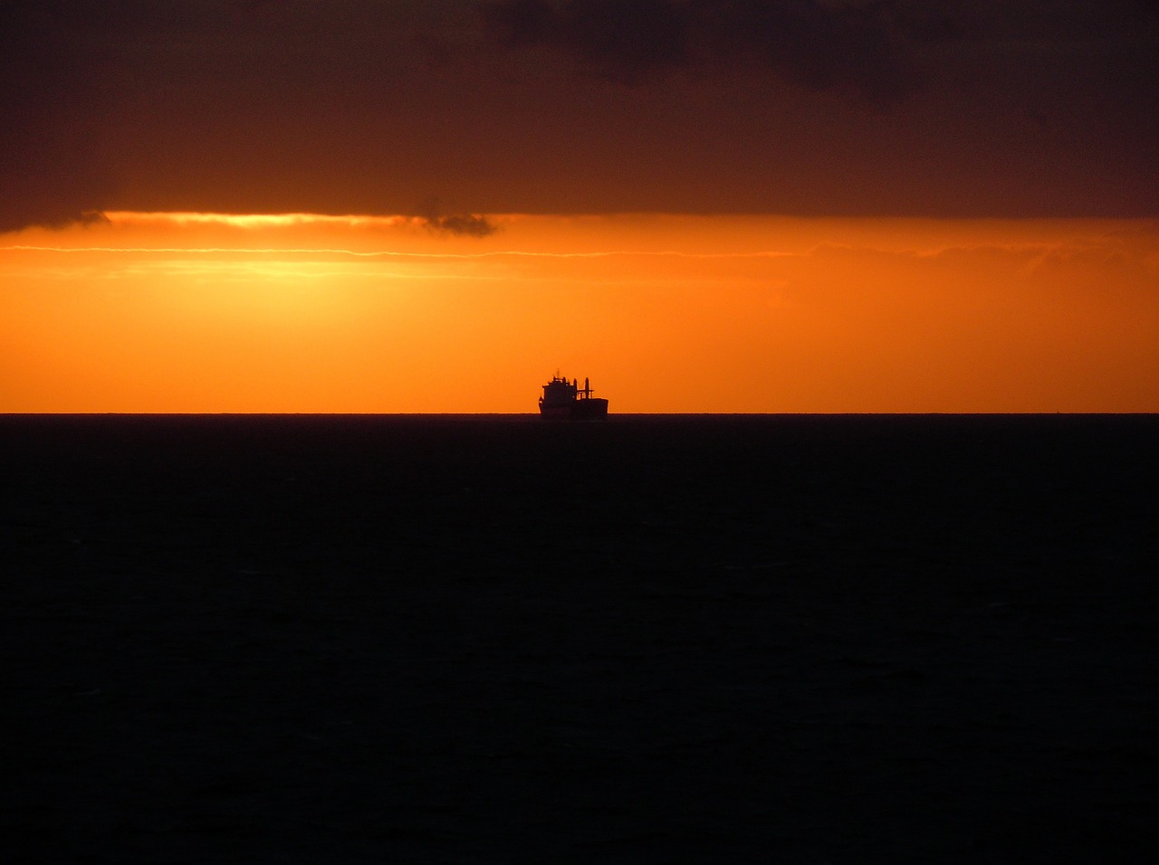 Image - back light sea ship evening sun