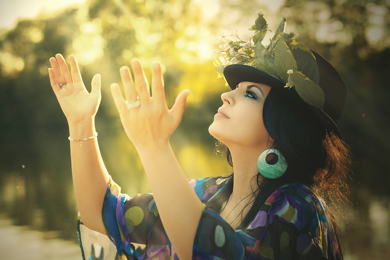 Image - beauty woman flowered hat cap