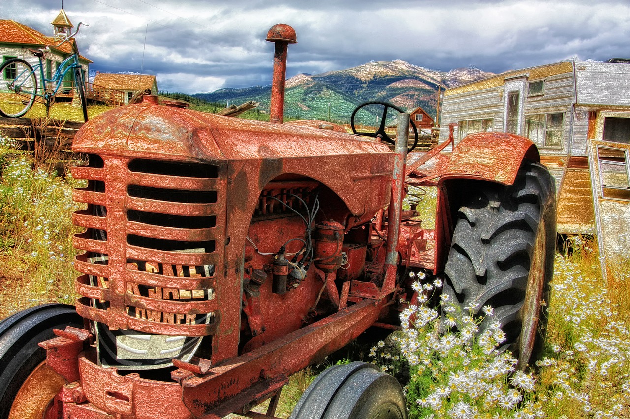 Image - tractor old antique abandoned