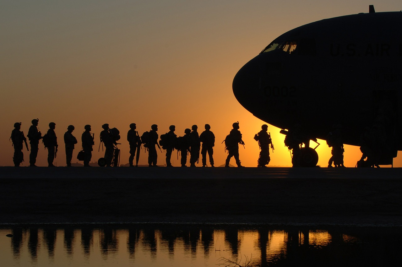 Image - us army soldiers army men waiting