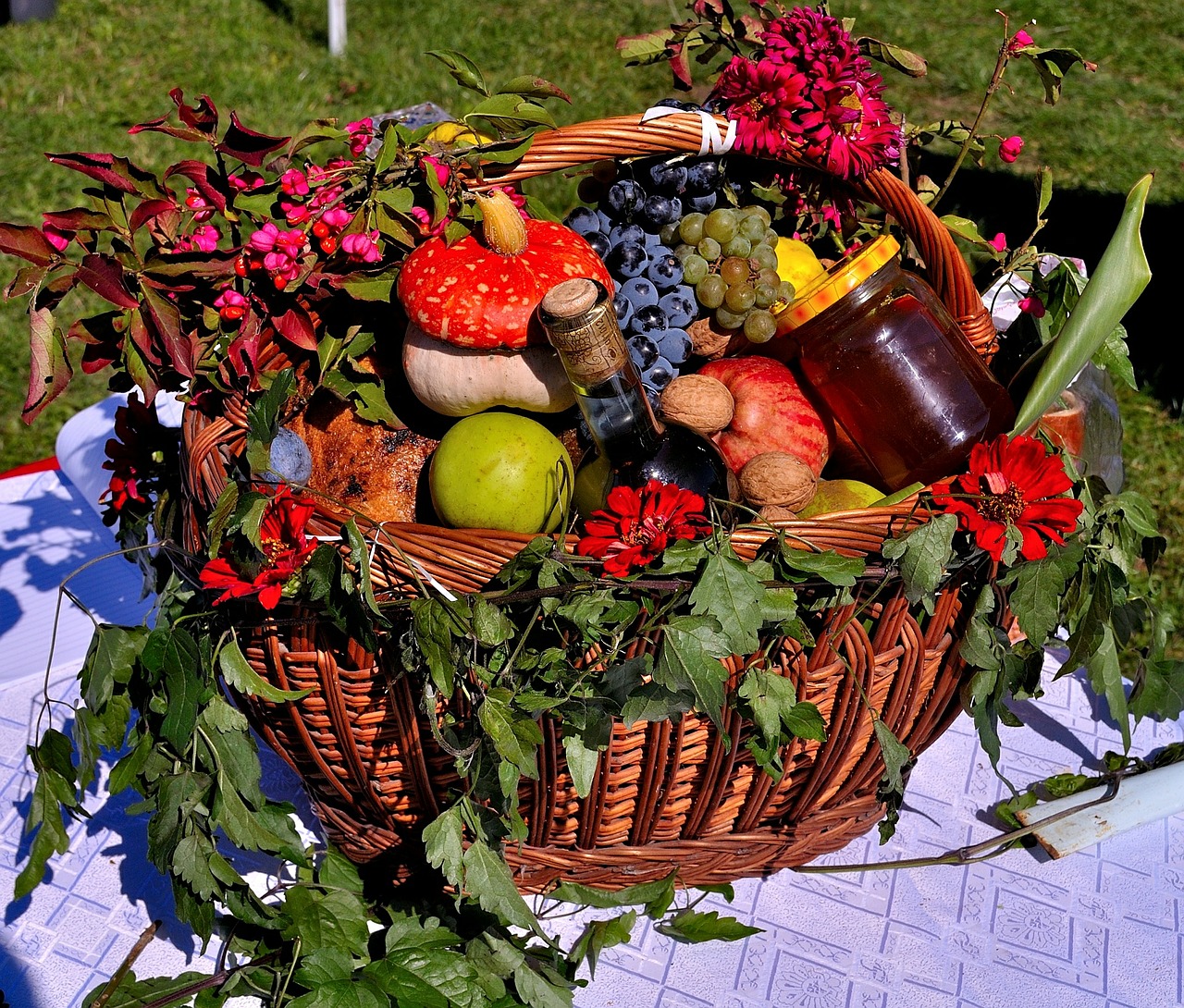 Image - fruit basket fruits harvest basket