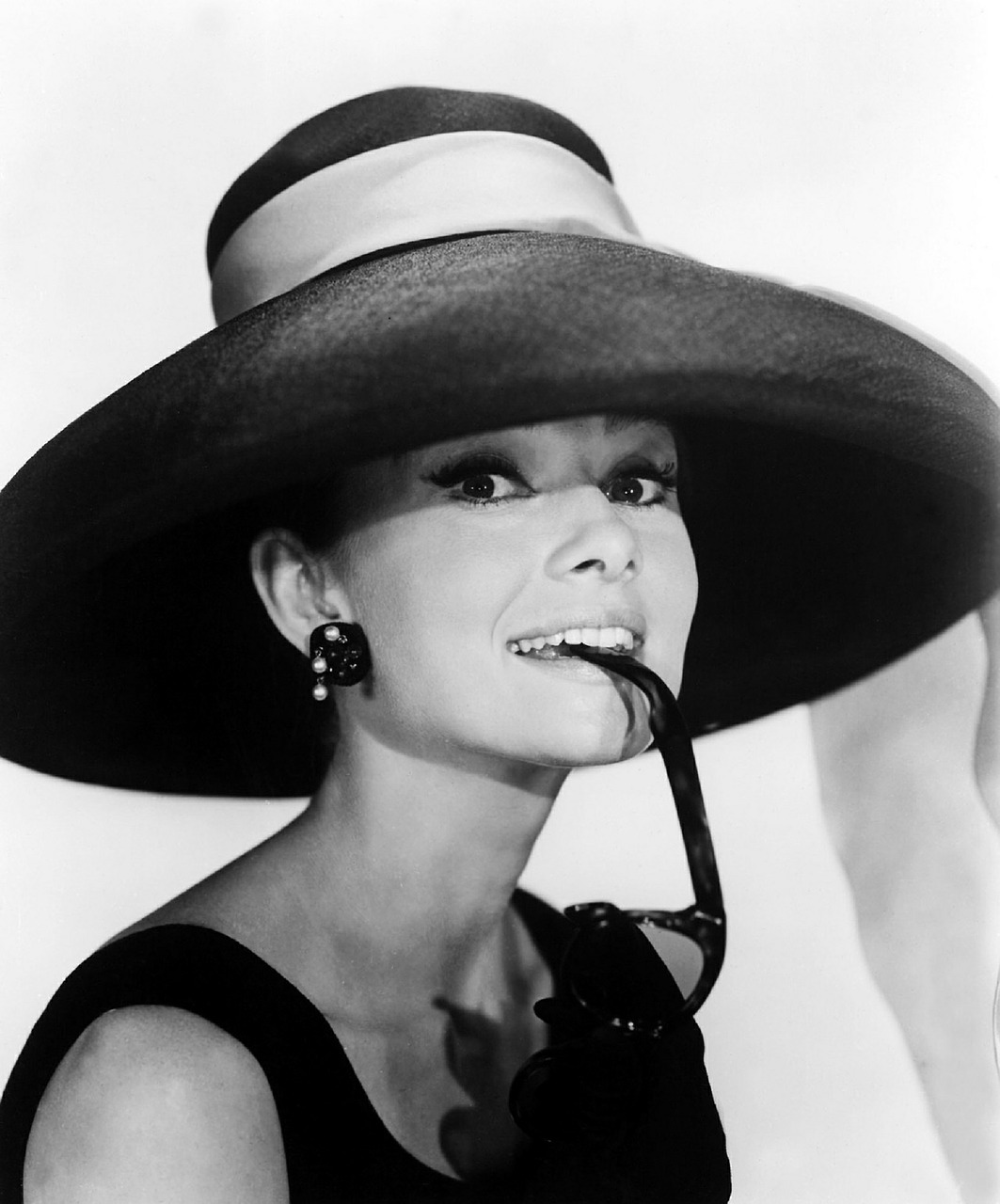 Image - audrey hepburn actress movie woman