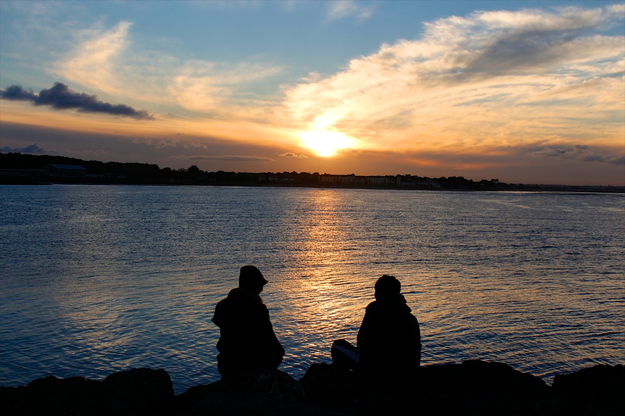 Image - couple sunset sea lake ocean