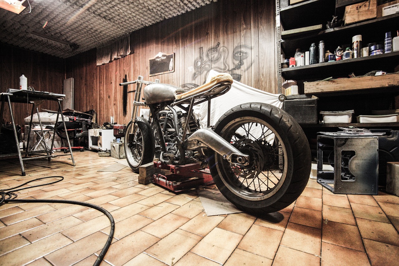 Image - motorbike garage repairs hobby