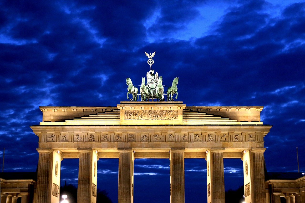 Image - brandenburg gate potsdam place night