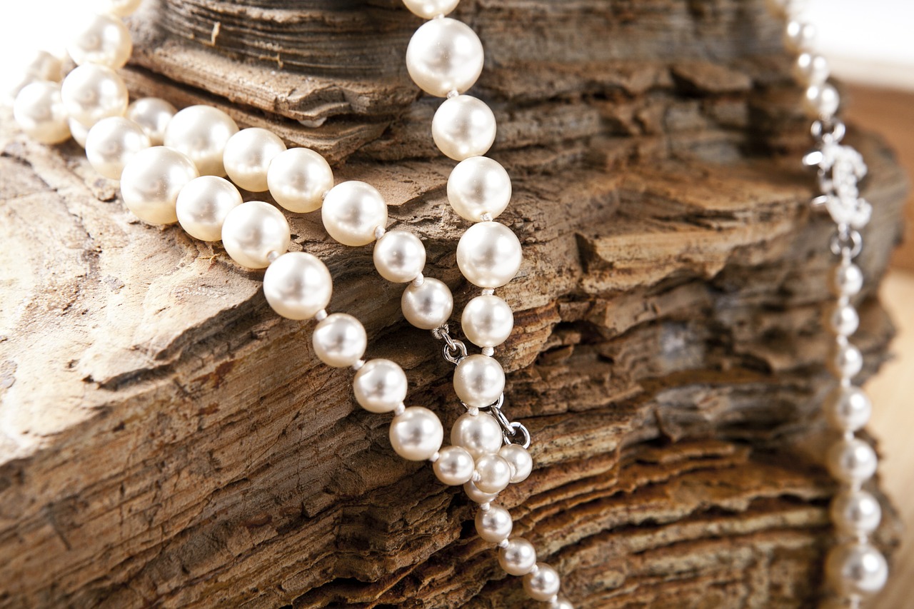 Image - jewelry pearl necklace chanel rock