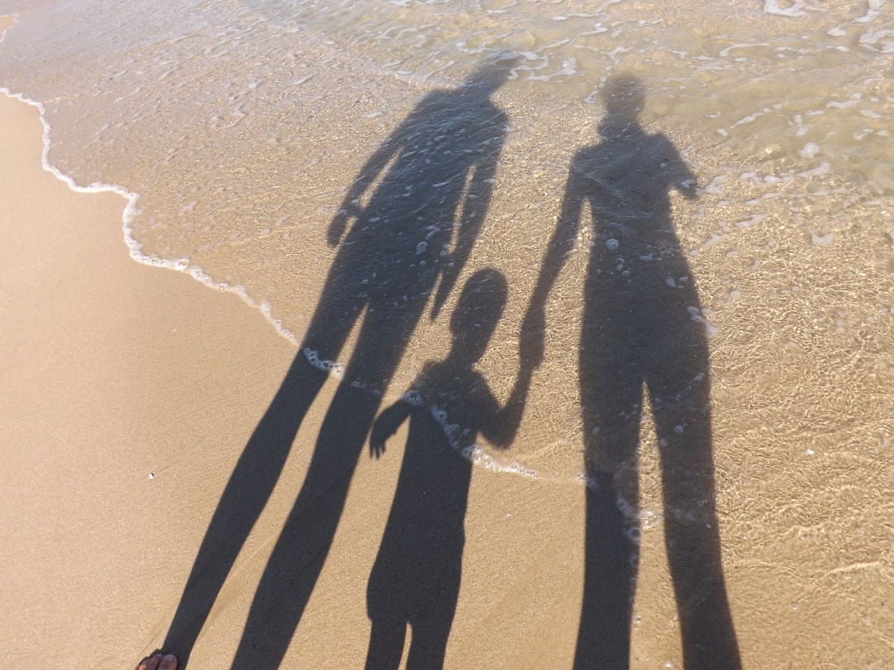 Image - family shadows sea seaside beach