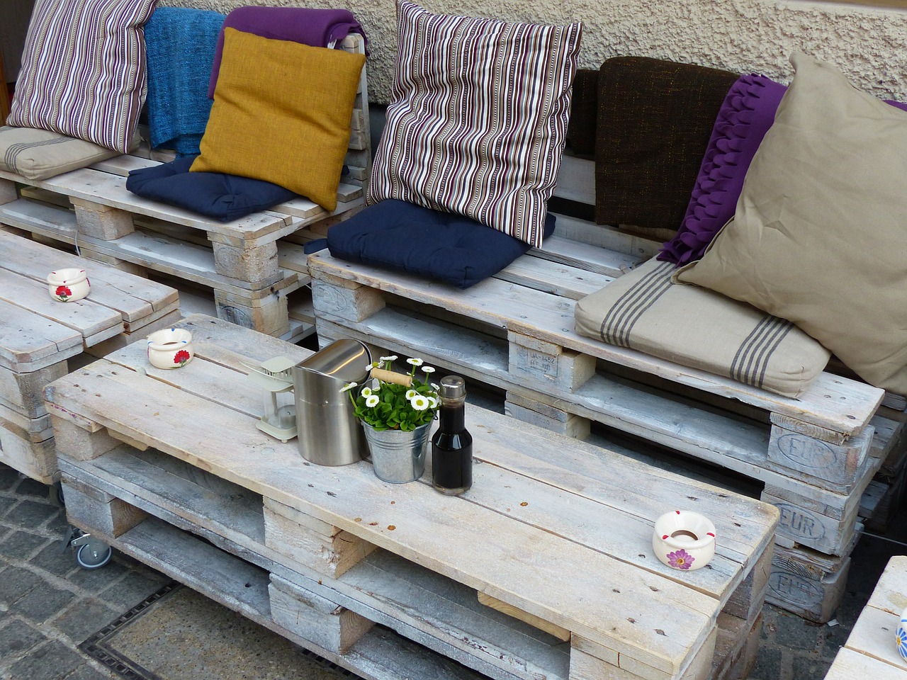 Image - cafe rustic outdoor furniture