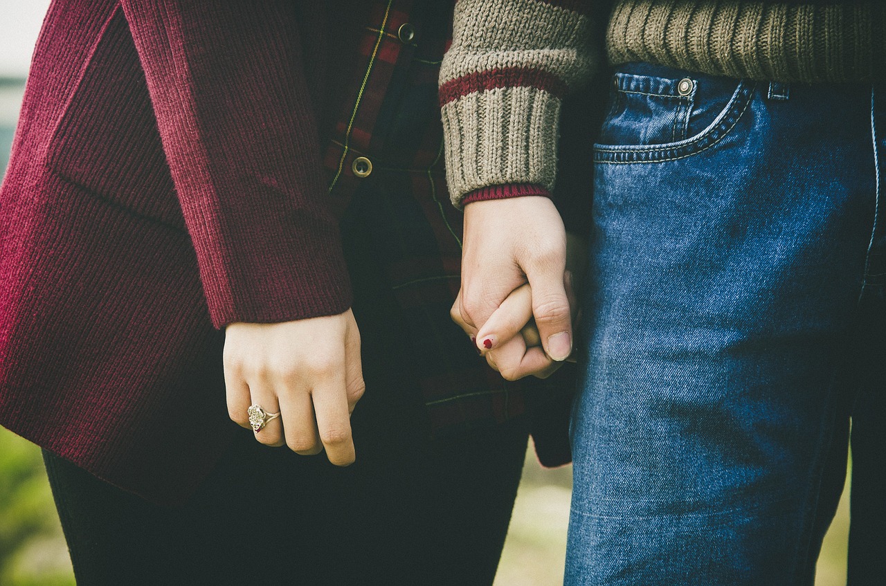 Image - couple holding hands love together