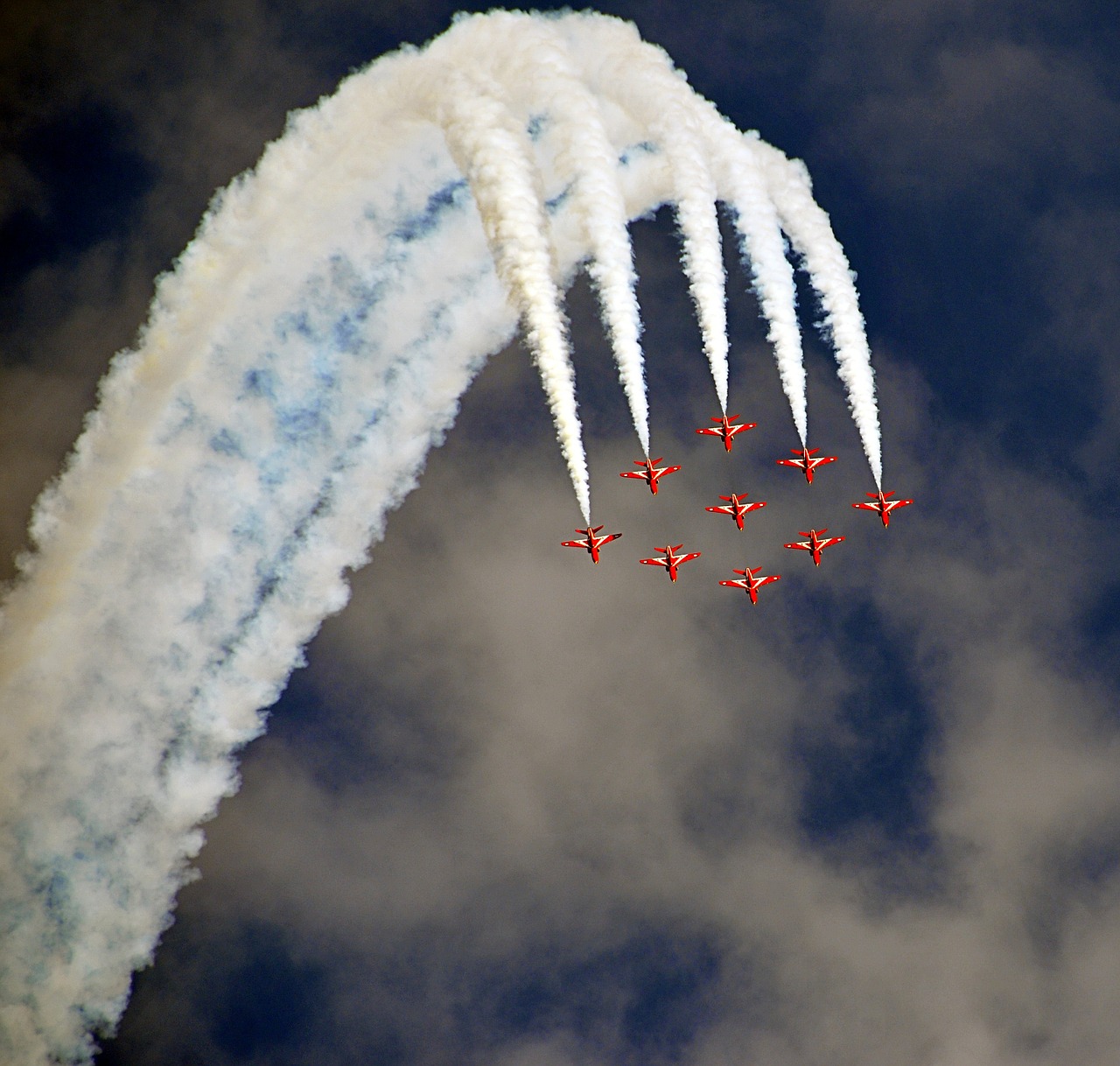 Image - airshow fighter jets formation