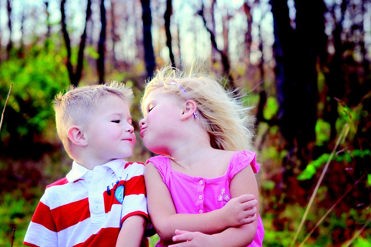 Image - boy girl kiss little young happy