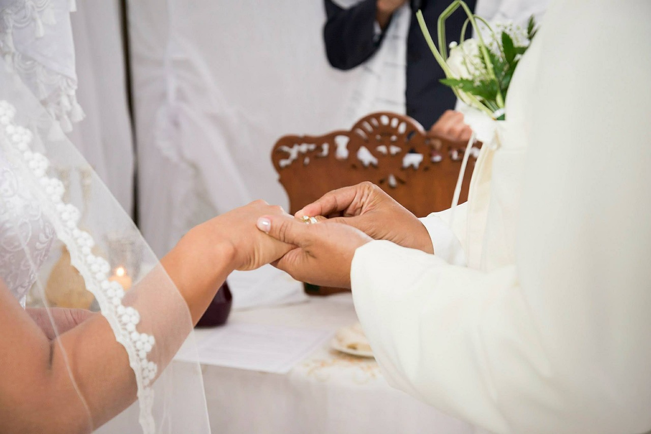 Image - marriage hands couple grooms ring