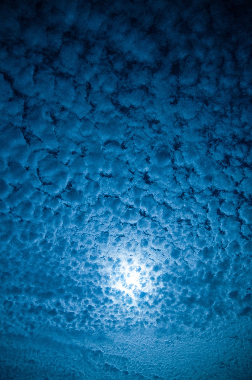 Image - mackerel sky moonlit night cloud