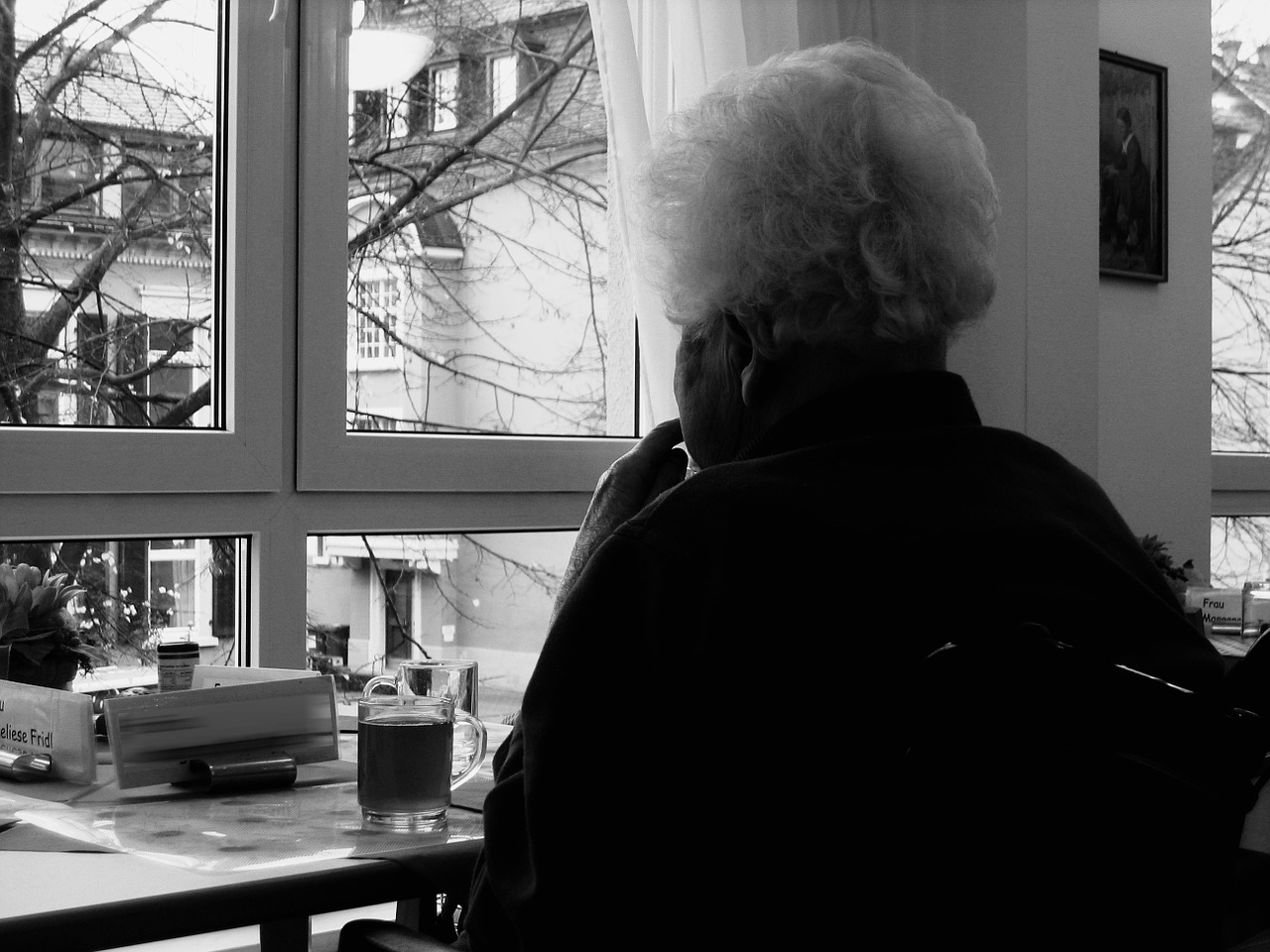 Image - woman old dependent dementia